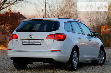 Универсал Opel Astra 2013 в Трускавце