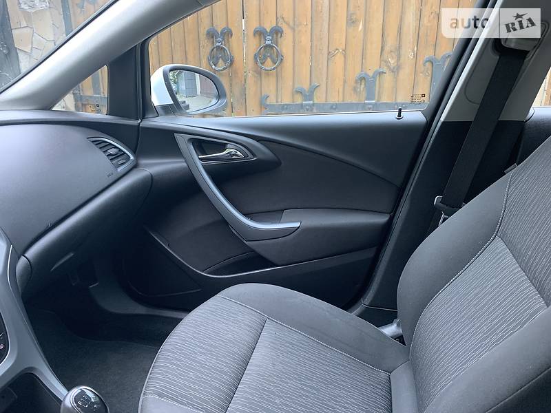 Універсал Opel Astra 2012 в Києві