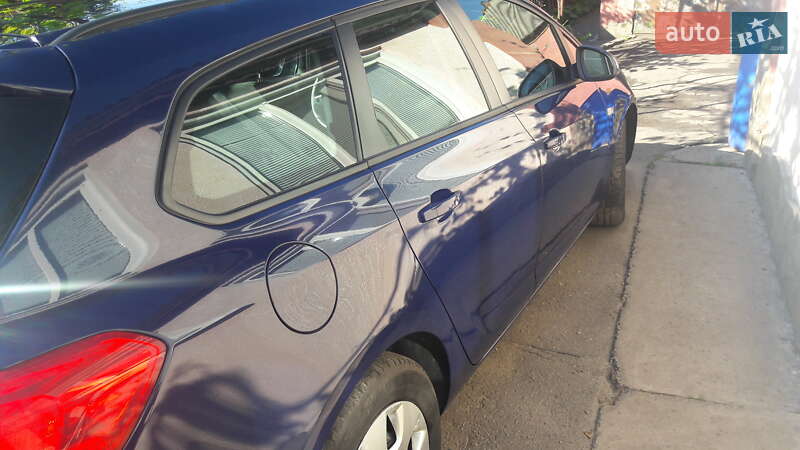 Універсал Opel Astra 2011 в Кобеляках