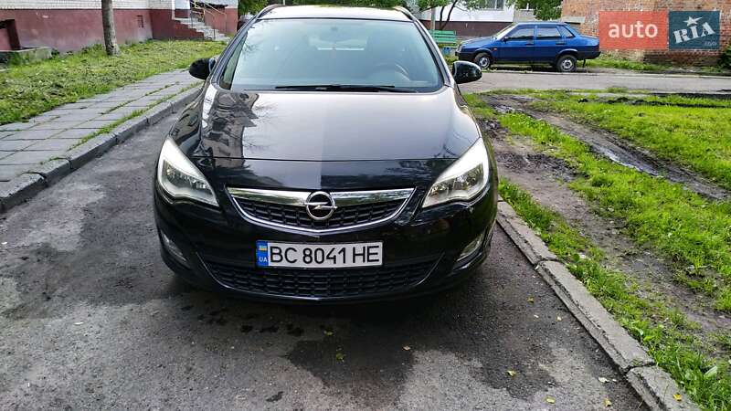 Универсал Opel Astra 2011 в Львове