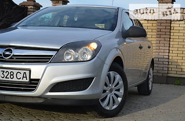 Хэтчбек Opel Astra 2012 в Дрогобыче