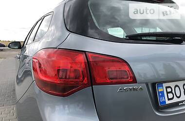 Універсал Opel Astra 2013 в 