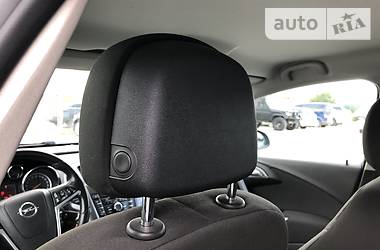 Універсал Opel Astra 2013 в 