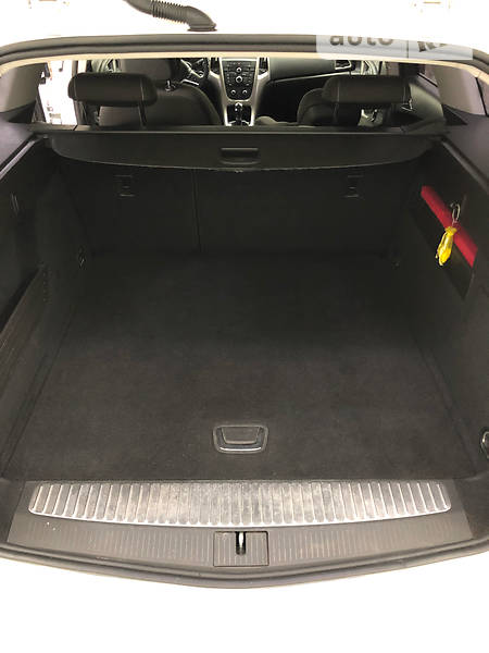 Універсал Opel Astra 2011 в Мукачевому