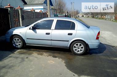 Седан Opel Astra 2004 в Глобиному