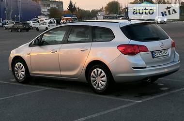 Универсал Opel Astra 2011 в Львове