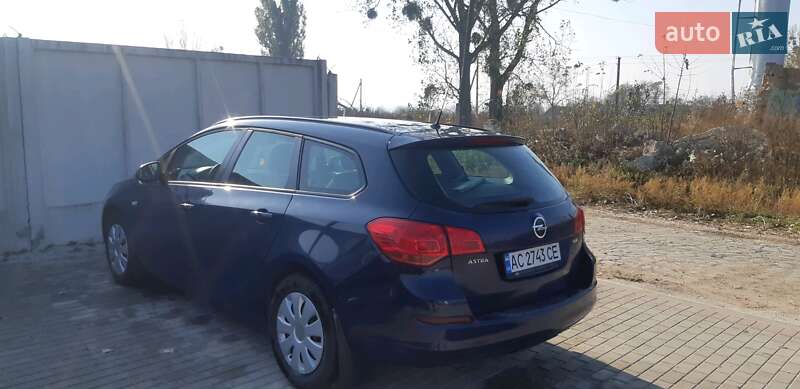 Універсал Opel Astra 2012 в Луцьку