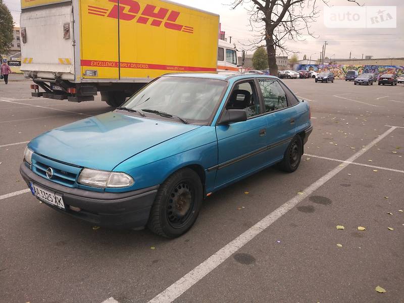 Седан Opel Astra 1993 в Києві