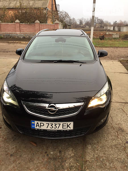 Универсал Opel Astra 2011 в Гуляйполе