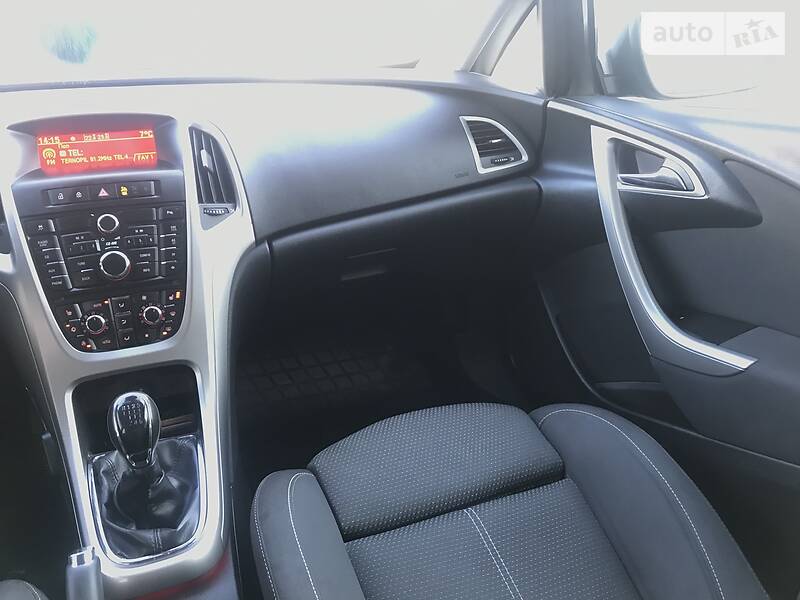 Універсал Opel Astra 2011 в Тернополі