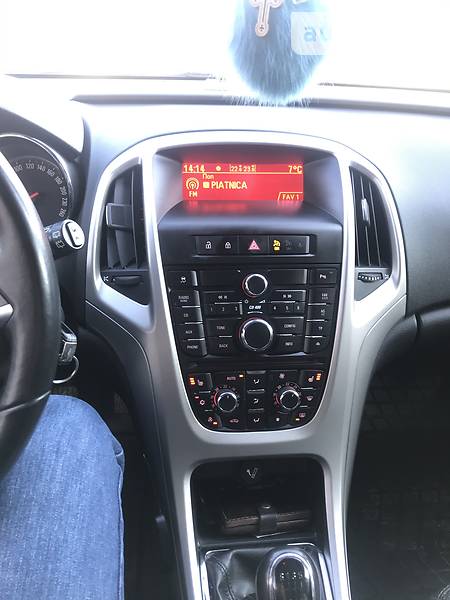 Універсал Opel Astra 2011 в Тернополі