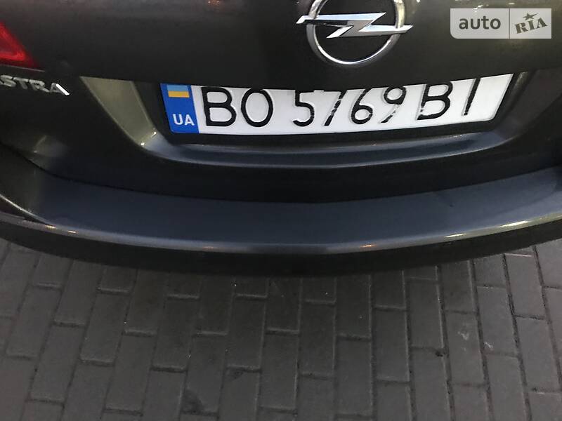 Універсал Opel Astra 2011 в Тернополі