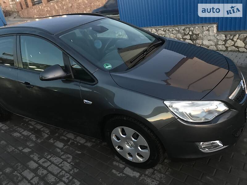 Універсал Opel Astra 2011 в Тернополі