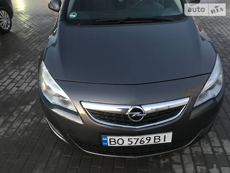 Універсал Opel Astra 2011 в Тернополі