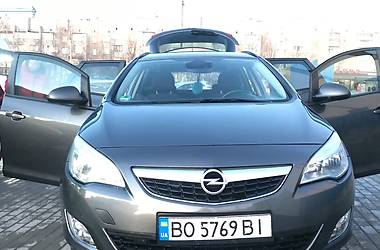 Універсал Opel Astra 2011 в Тернополі