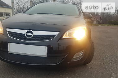 Универсал Opel Astra 2012 в Городке