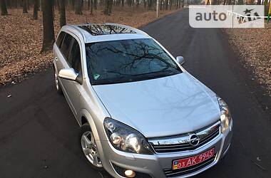 Универсал Opel Astra 2010 в Луцке