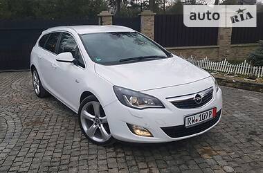 Универсал Opel Astra 2012 в Калуше