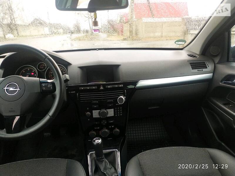 Універсал Opel Astra 2009 в Острозі