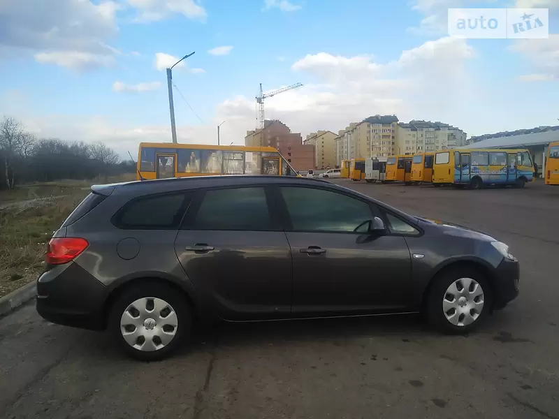 Універсал Opel Astra 2011 в 