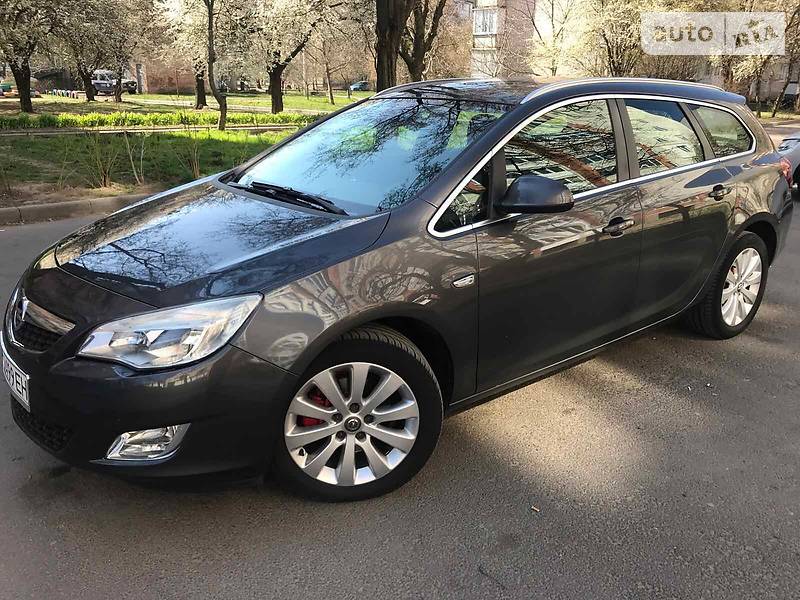 Універсал Opel Astra 2012 в 