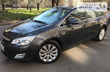 Універсал Opel Astra 2012 в 