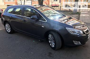 Універсал Opel Astra 2012 в 