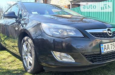 Універсал Opel Astra 2012 в 