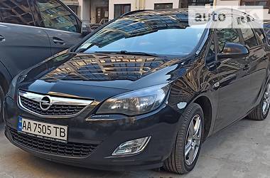 Універсал Opel Astra 2012 в 
