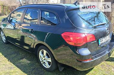 Універсал Opel Astra 2012 в 