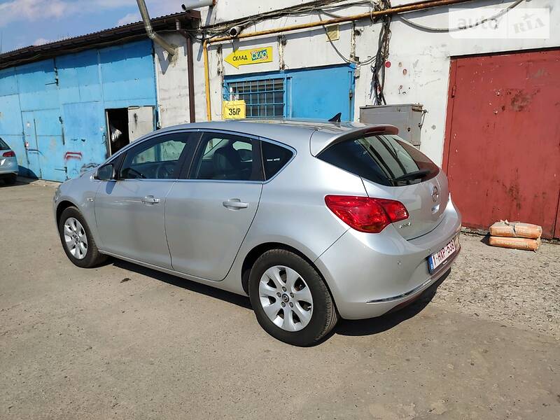 Хетчбек Opel Astra 2014 в Львові