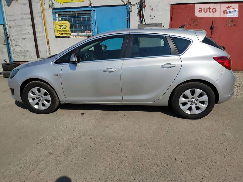 Хетчбек Opel Astra 2014 в Львові