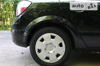 Хетчбек Opel Astra 2005 в 