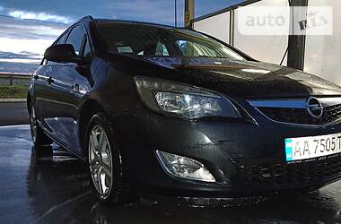 Універсал Opel Astra 2012 в 