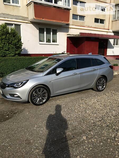 Універсал Opel Astra 2016 в Чернівцях