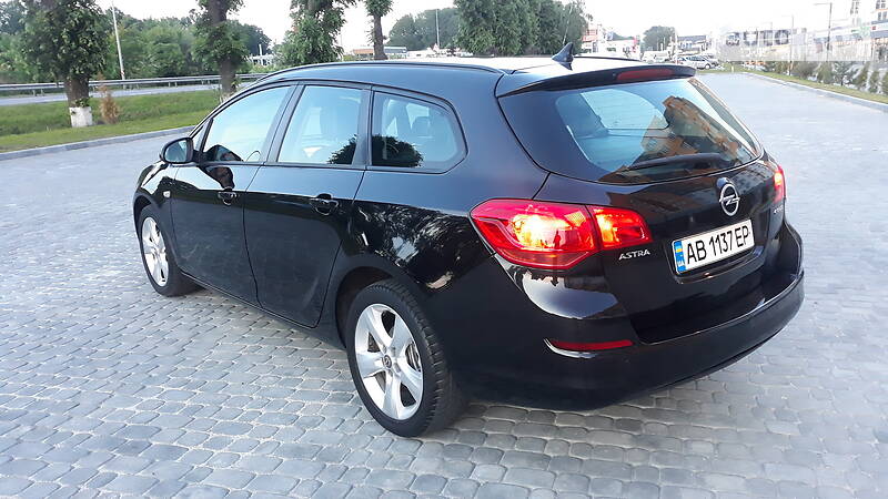 Універсал Opel Astra 2011 в Вінниці