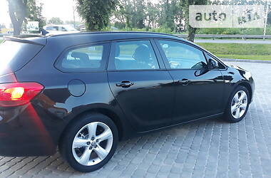 Універсал Opel Astra 2011 в 