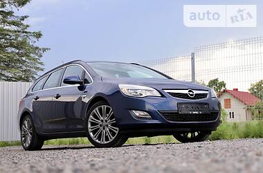 Универсал Opel Astra 2012 в Дрогобыче