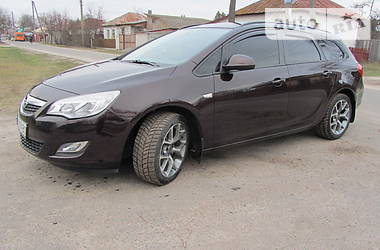 Універсал Opel Astra 2012 в Шостці