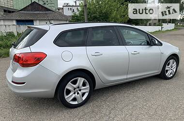 Універсал Opel Astra 2011 в 