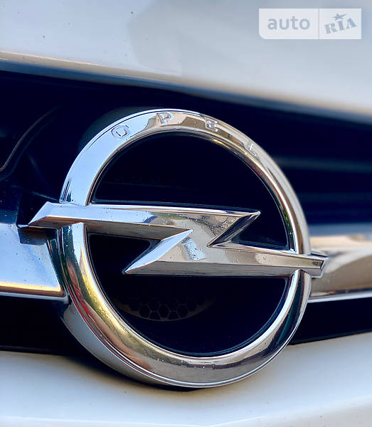 Універсал Opel Astra 2013 в Чернівцях