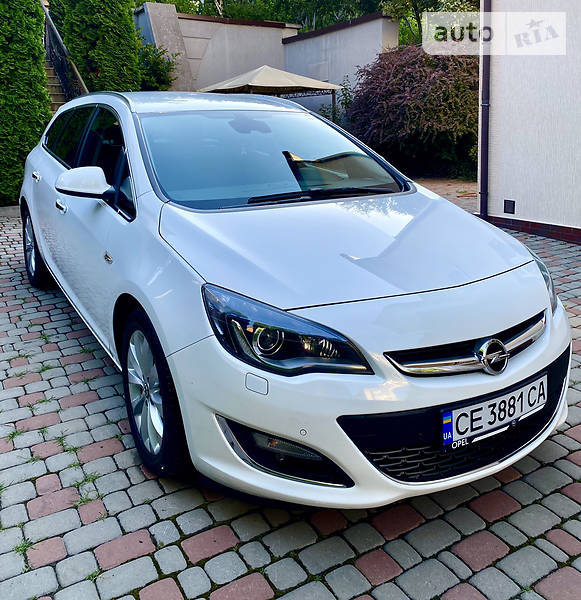 Універсал Opel Astra 2013 в Чернівцях