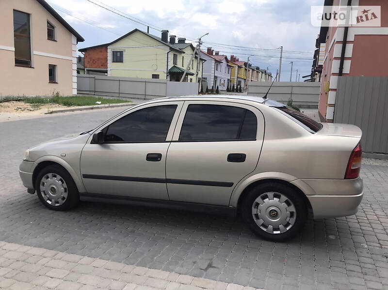 Седан Opel Astra 2006 в Хмельницькому