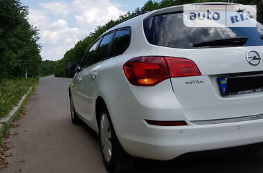 Універсал Opel Astra 2011 в 