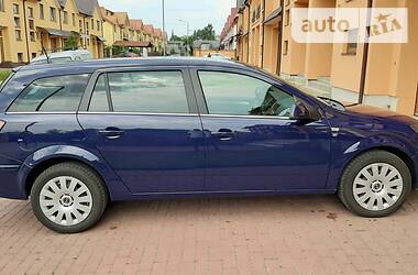 Универсал Opel Astra 2010 в Стрые