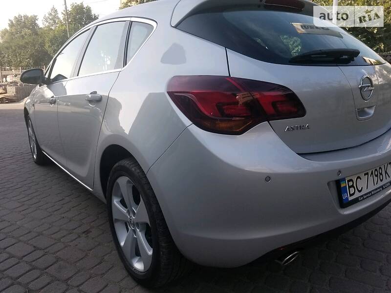Хэтчбек Opel Astra 2011 в Львове