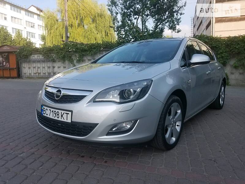 Хэтчбек Opel Astra 2011 в Львове