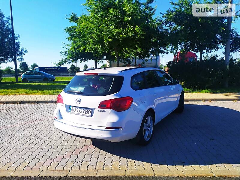 Універсал Opel Astra 2014 в Сваляві