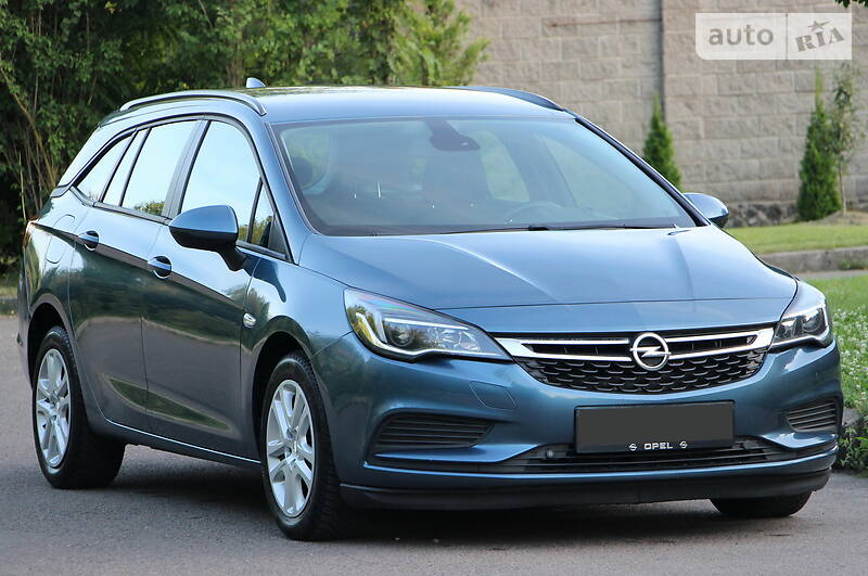 Універсал Opel Astra 2017 в Рівному