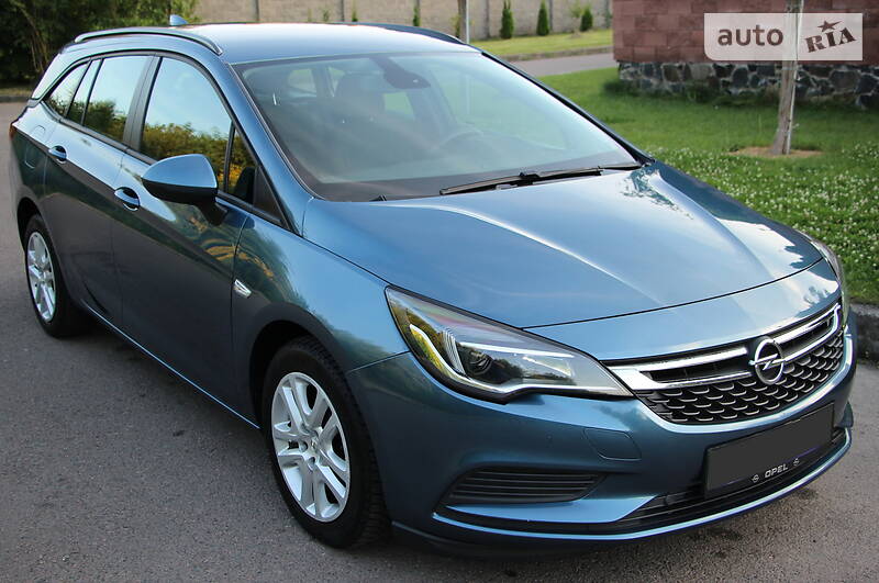 Універсал Opel Astra 2017 в Рівному